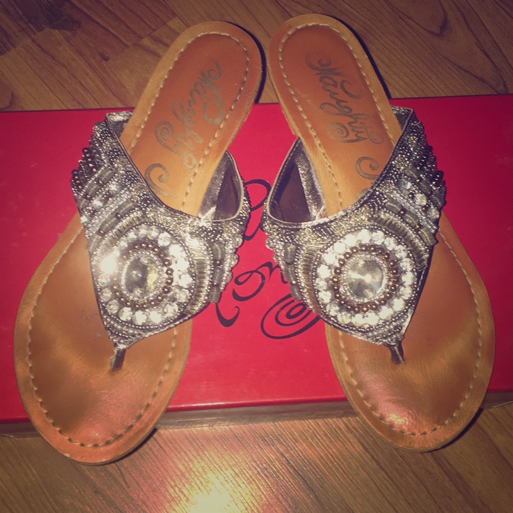 Very sparkly sandals! 👣👀